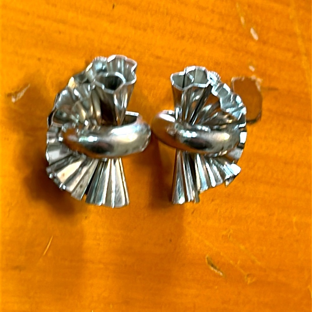 Vintage Fabulous Silver Screw Back Earrings Half Fan Layered Design Stunning